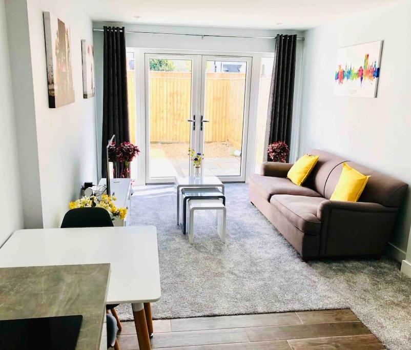 Centrally Situated House Plus Private Parking Cheltenham Exterior foto